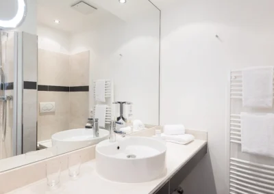 Frisch renovierte Bäder