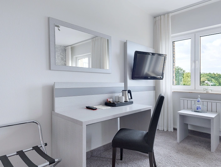 Schreibtisch im Doppelzimmer