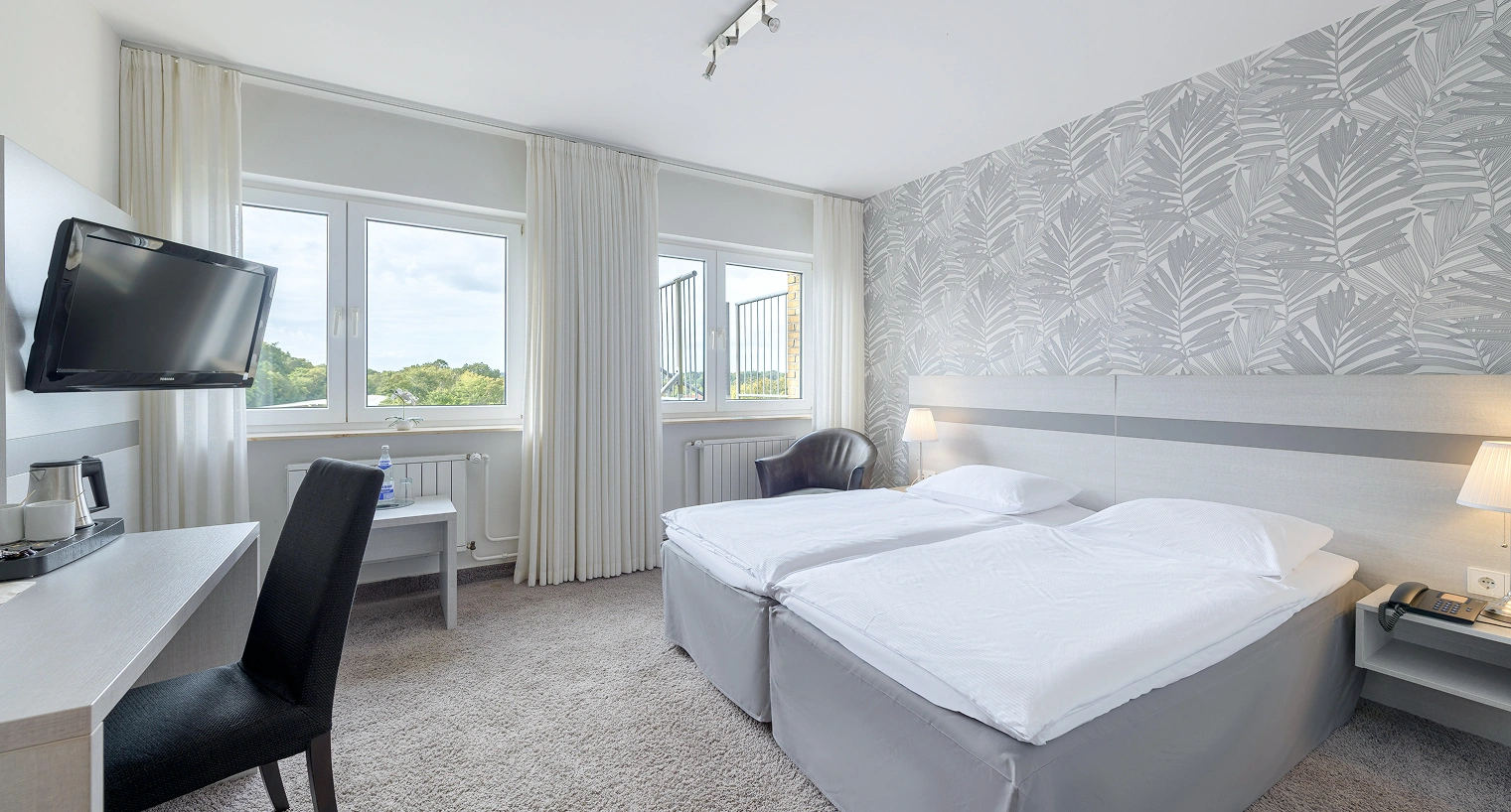 Geräumiges Familienzimmer mit Schreibtsich