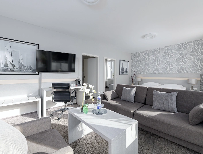 Geräumige Sitzgelegenheit in der Familiensuite Hotel des Nordens