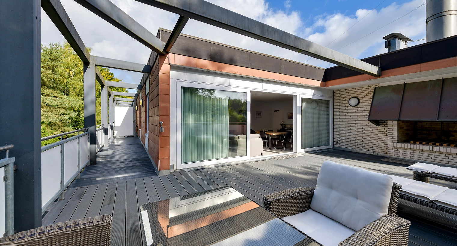 Großzügige Zimmer und Terrasse in der Präsidentensuite